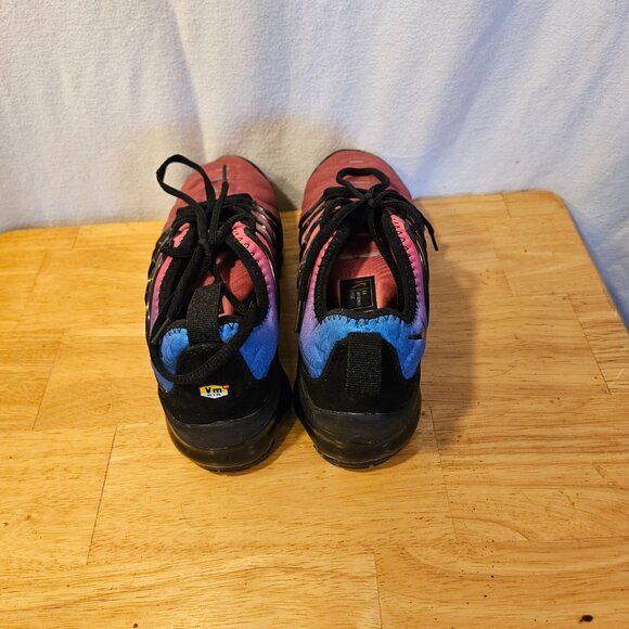 Women's Nike Air Vapormax Plus 326 -- ITEM #1953 - Picture 4 of 6
